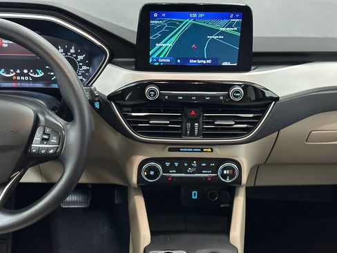 Used 2020 Ford Escape SE image 17