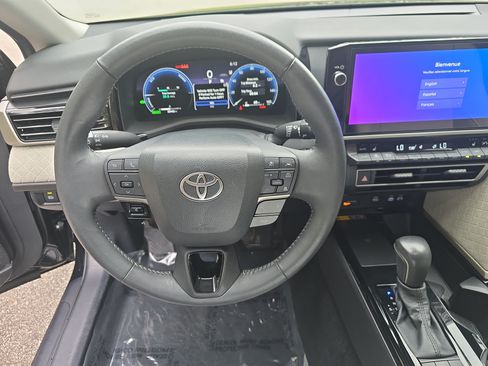 Used 2025 Toyota Camry XLE FWD image 15
