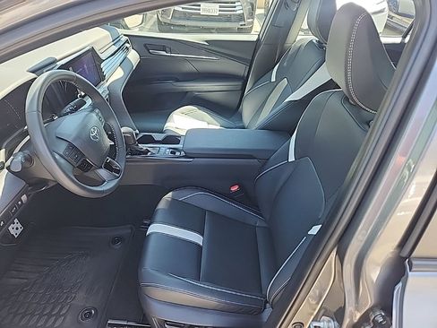 Used 2026 Toyota Camry SE FWD image 10