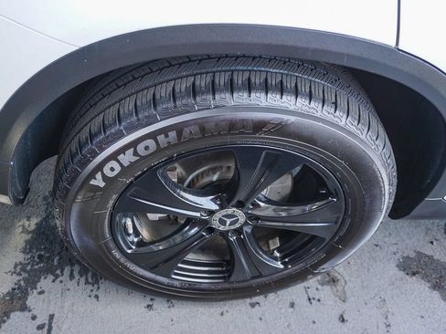 Used 2018 Mercedes-Benz GLC 300 4MATIC image 9