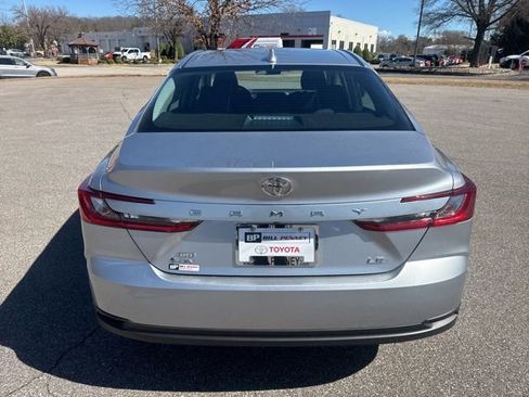 Used 2025 Toyota Camry LE image 4