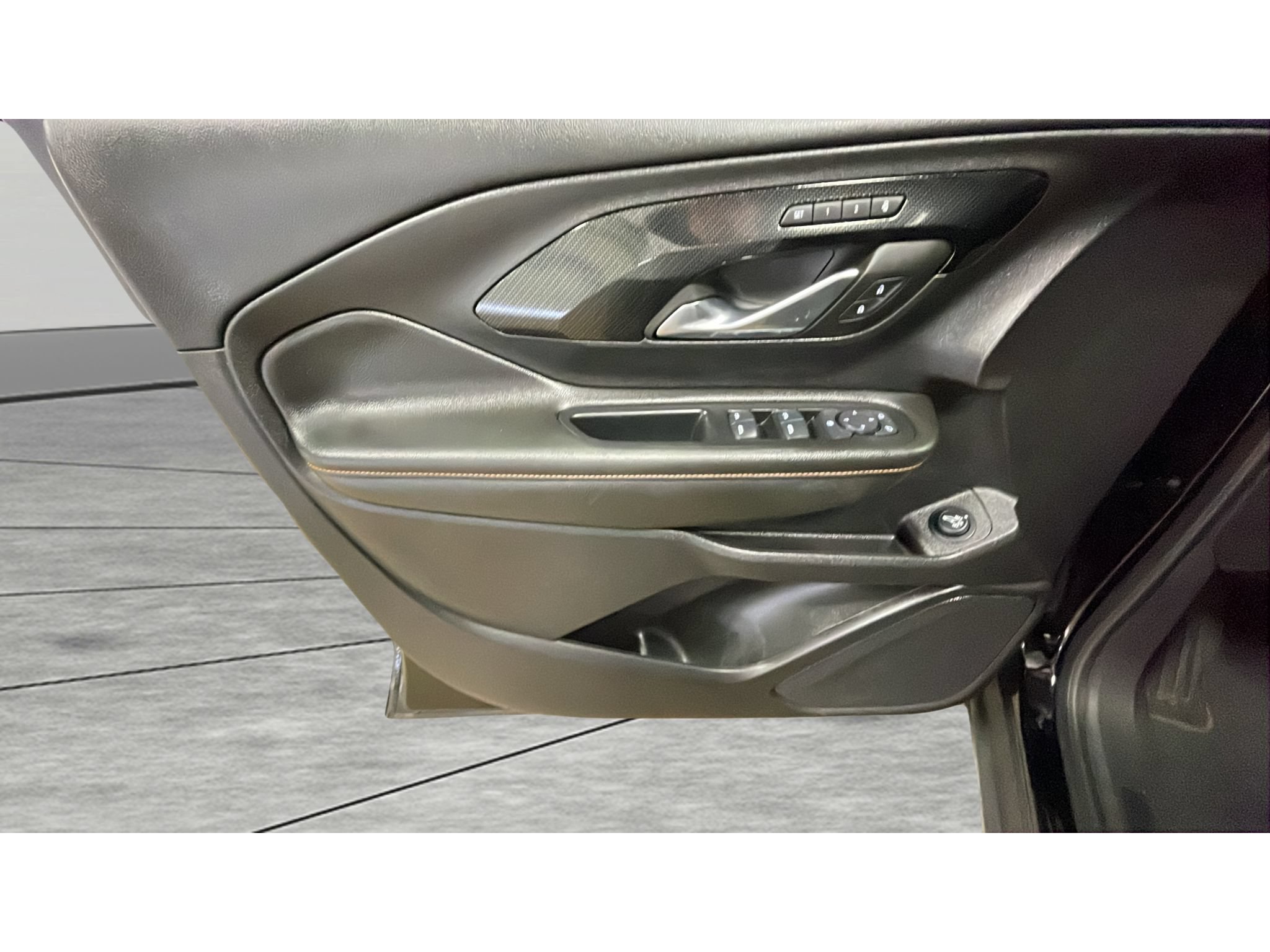 Used 2024 GMC Terrain AT4 w/ Tech Package AWD/4WD image 8