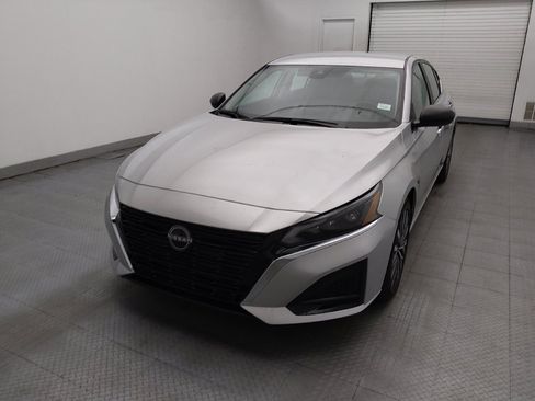 Used 2025 Nissan Altima 2.5 SV FWD image 15