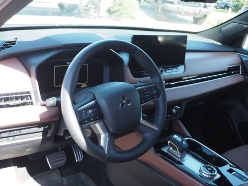 Used 2025 Mitsubishi Outlander SEL AWD/4WD image 11
