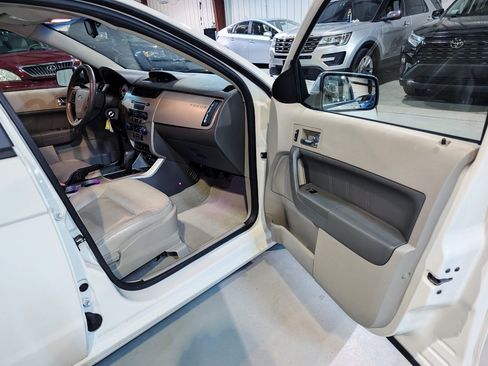 Used 2010 Ford Focus SEL image 25