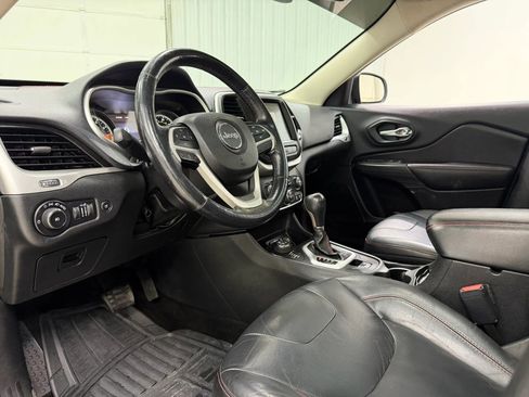 Used 2015 Jeep Cherokee Trailhawk w/ Comfort/Convenience Group AWD/4WD image 11
