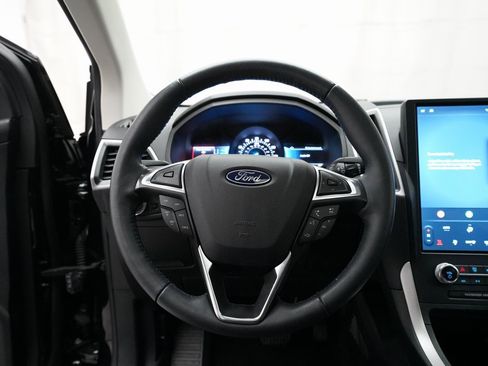 Used 2024 Ford Edge SEL w/ Convenience Package image 4