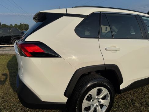 Used 2020 Toyota RAV4 LE FWD image 9