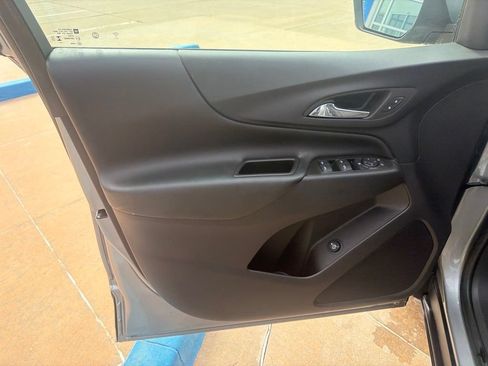 Used 2023 Chevrolet Equinox LT FWD image 17