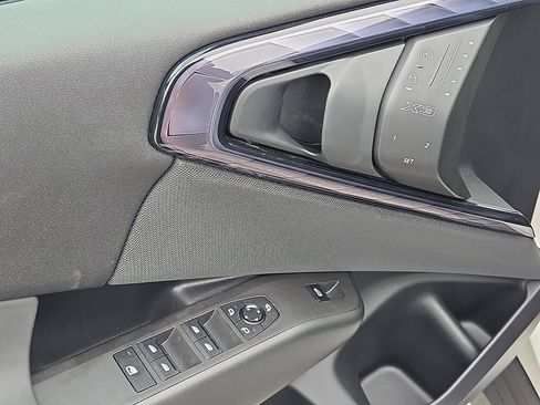 Used 2025 BMW X3 xDrive30i w/ Premium Package image 12