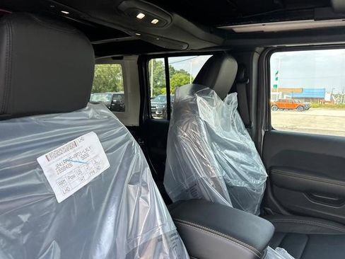 New 2025 Jeep Wrangler Unlimited Rubicon 392 image 32