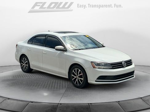 Used 2017 Volkswagen Jetta SE FWD image 1