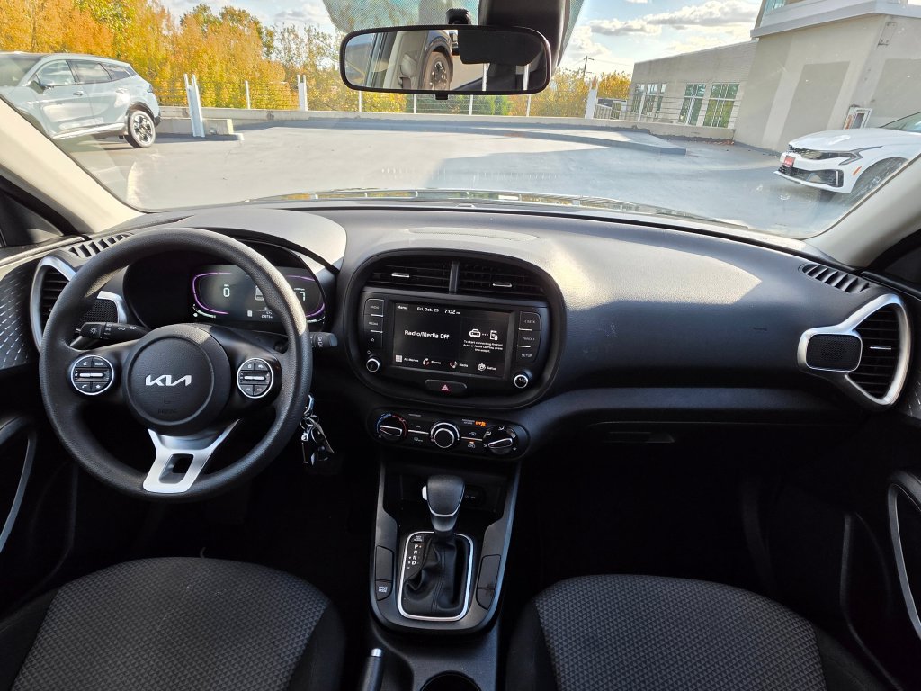 Certified 2023 Kia Soul LX w/ LX Technology Package FWD image 14
