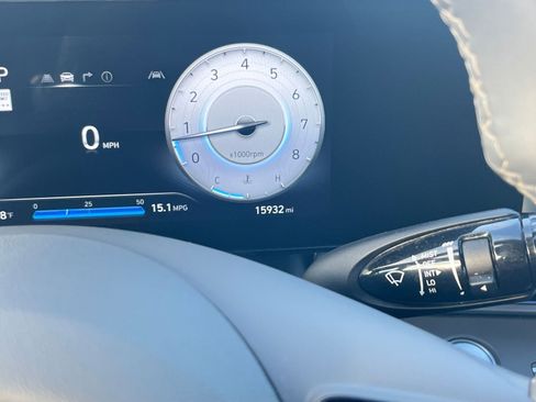 Used 2025 Hyundai Elantra SEL image 38