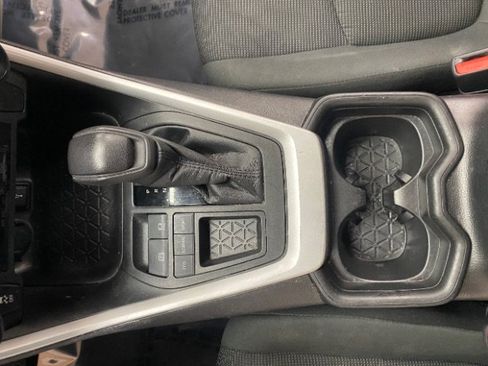 Used 2021 Toyota RAV4 LE FWD image 27