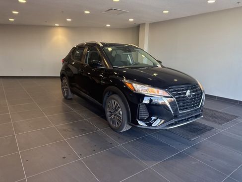 Used 2021 Nissan Kicks SV image 4