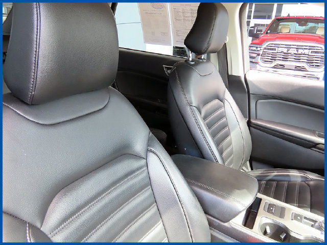 Used 2024 Ford Edge SEL AWD/4WD image 9