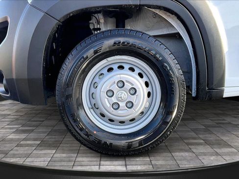 Used 2025 RAM ProMaster 2500 w/ Convenience Group image 10