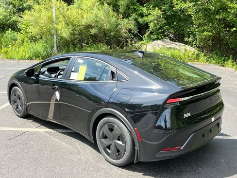 New 2026 Toyota Prius Plug-In Hybrid FWD image 3