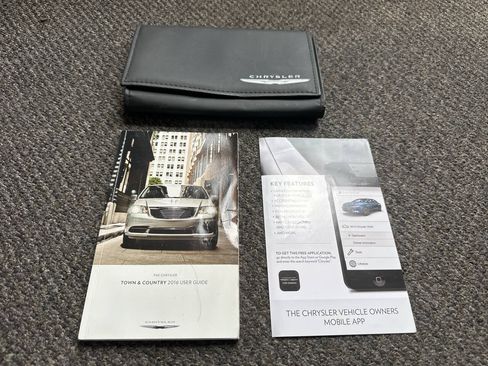 Used 2016 Chrysler Town & Country Touring FWD image 25