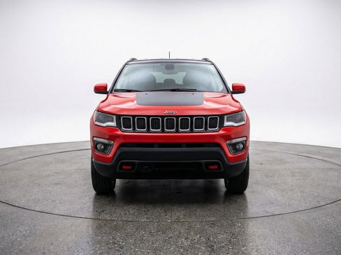 Used 2025 Jeep Compass Trailhawk image 2