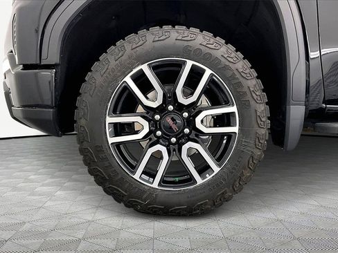 Used 2024 GMC Sierra 1500 AT4 w/ Technology Package image 9