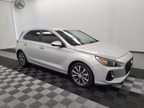 Used 2018 Hyundai Elantra GT FWD image 11