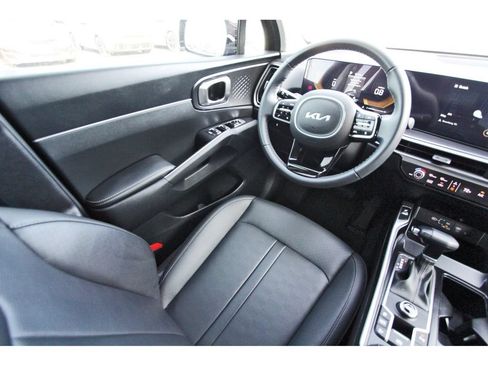 Certified 2025 Kia Sorento S w/ Panoramic Sunroof Package FWD image 8