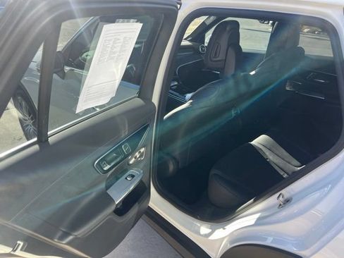 Used 2024 Mercedes-Benz GLC 300 4MATIC image 18