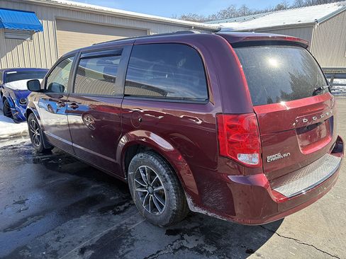 Used 2019 Dodge Grand Caravan SE image 2