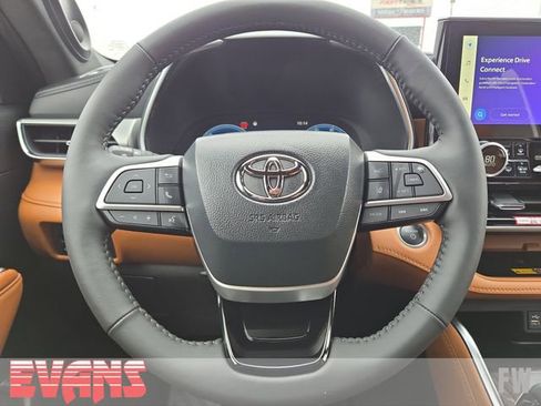 New 2026 Toyota Highlander Platinum image 15