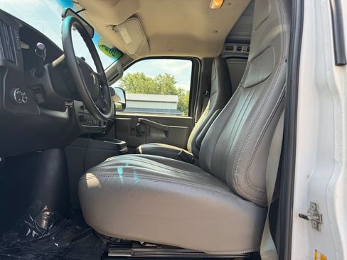 Used 2024 Chevrolet Express 2500 w/ Driver Convenience Package RWD image 21