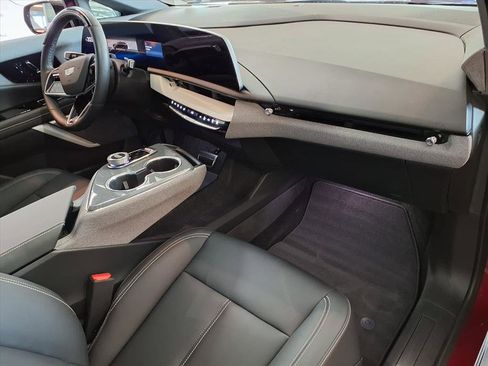 Certified 2025 Cadillac Optiq Luxury 1 image 8