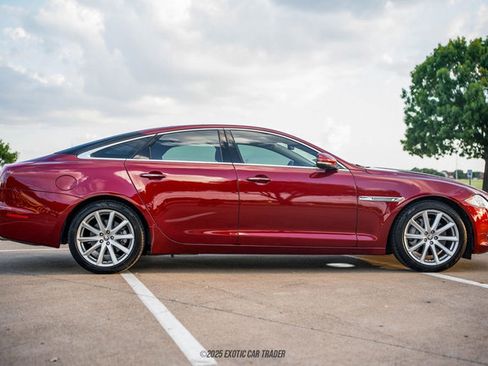 Used 2012 Jaguar XJ image 9