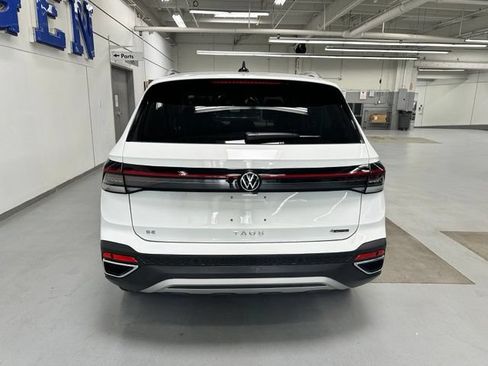 Used 2025 Volkswagen Taos SE w/ Panoramic Sunroof Package AWD/4WD image 14