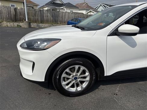 Used 2021 Ford Escape SE image 9