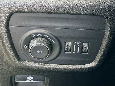 Used 2023 Jeep Grand Cherokee Limited w/ Trailer Tow Prep Group (B) image 17