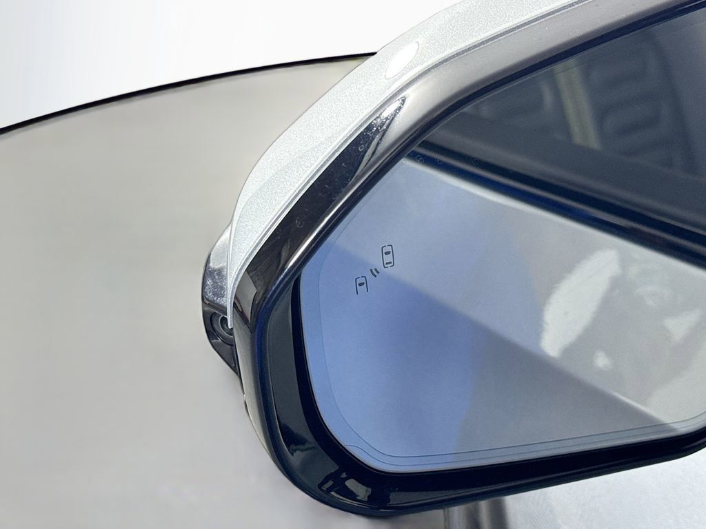 Used 2025 Rivian R1S Adventure Dual AWD/4WD image 19