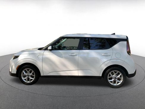 Used 2025 Kia Soul LX w/ LX Technology Package image 4