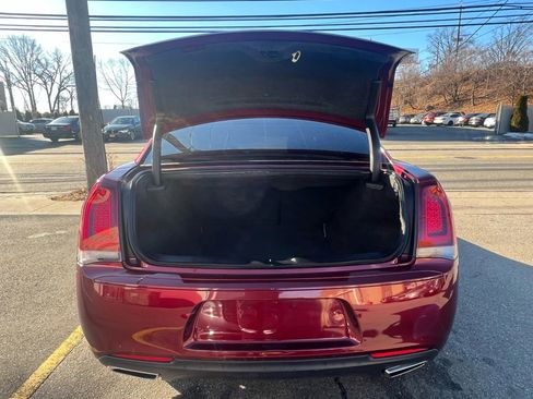 Used 2019 Chrysler 300 Touring w/ Sport Appearance Package image 9