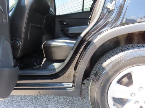 Used 2019 Chevrolet Trax LT w/ LT Convenience Package AWD/4WD image 17
