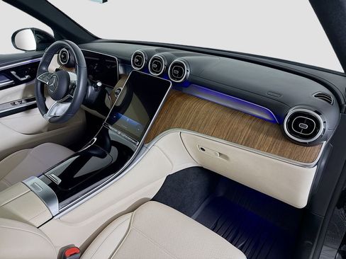 Used 2024 Mercedes-Benz GLC 300 4MATIC image 28