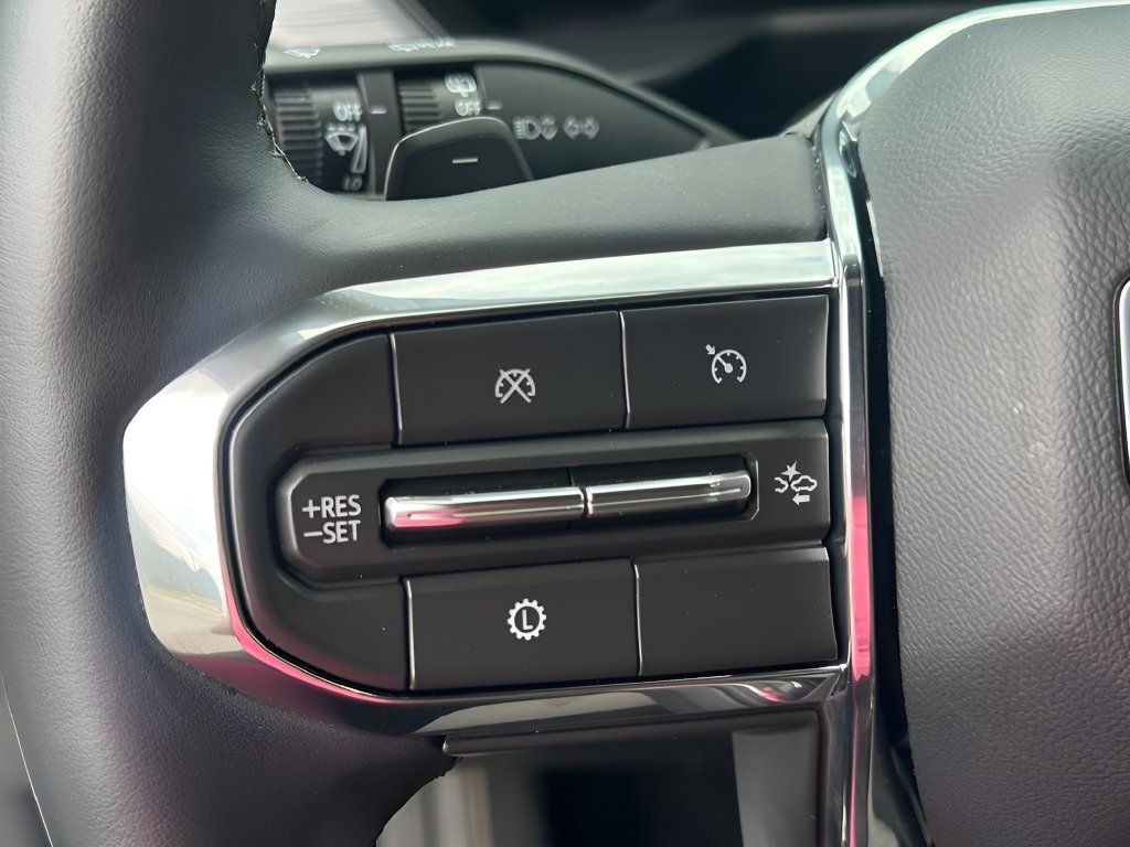 Used 2026 GMC Acadia Elevation w/ Elevation Premium Package FWD image 16