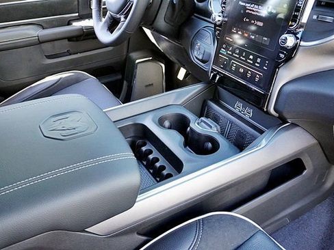 New 2026 RAM 3500 Laramie AWD/4WD image 17