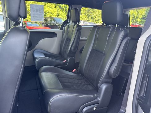 Used 2017 Dodge Grand Caravan SXT FWD image 9