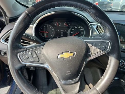 Used 2019 Chevrolet Malibu LT w/ Leather Package FWD image 9