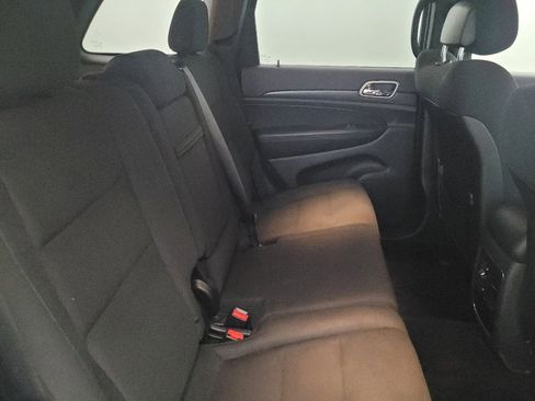 Used 2017 Jeep Grand Cherokee Laredo AWD/4WD image 19