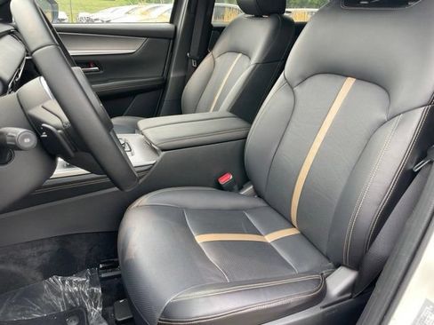 Certified 2025 MAZDA CX-90 Plug-In Hybrid w/ Premium Plus AWD/4WD image 5