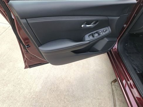 Used 2025 Nissan Sentra SV FWD image 13