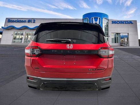 New 2026 Honda Pilot Black Edition image 4